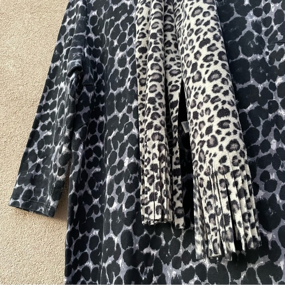 Old Navy Cheetah Animal Print Heavy Knit Dress/Tunic Tee & flannel scarf | Sz L - Picture 3 of 5